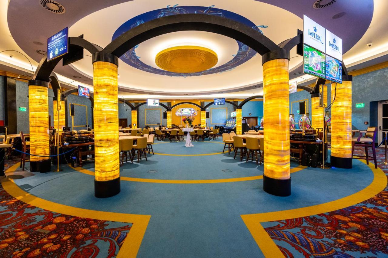 Imperial Casino Strazny Hotel エクステリア 写真