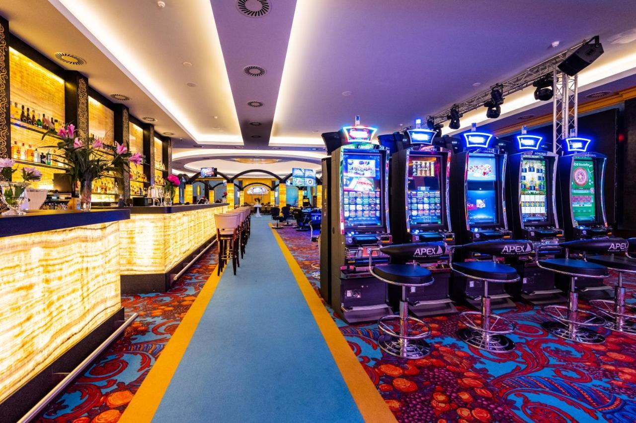 Imperial Casino Strazny Hotel エクステリア 写真