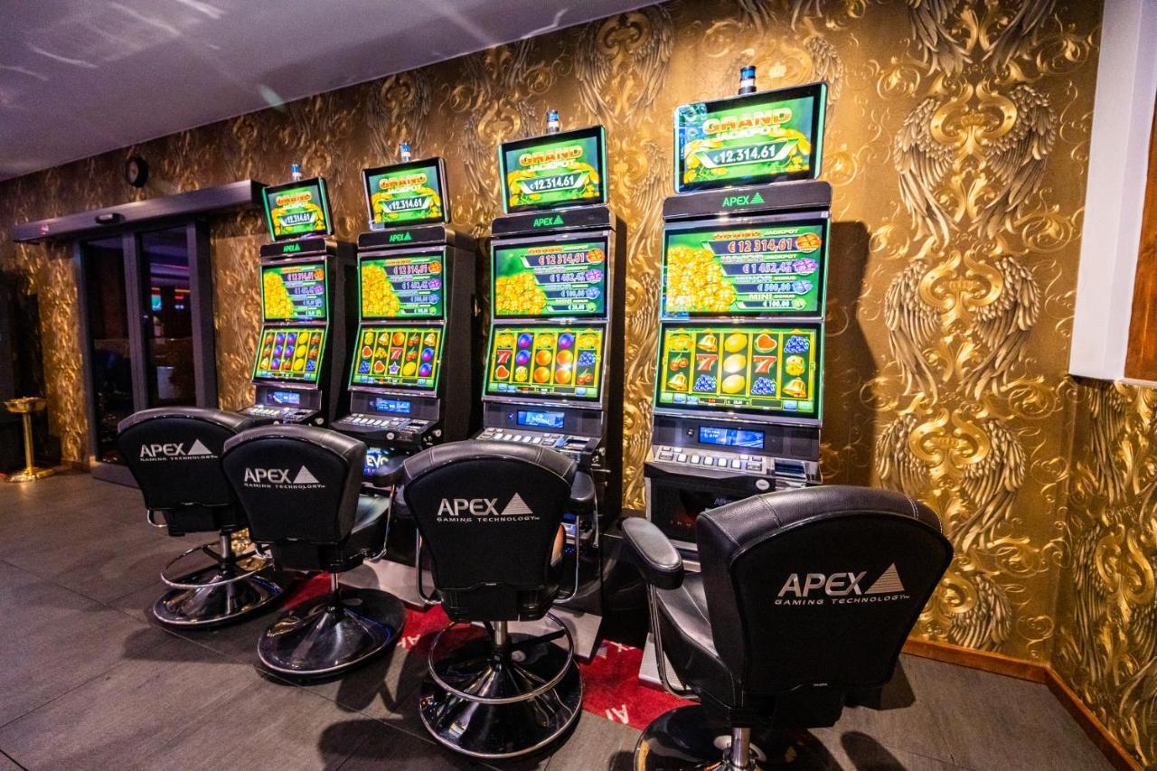 Imperial Casino Strazny Hotel エクステリア 写真